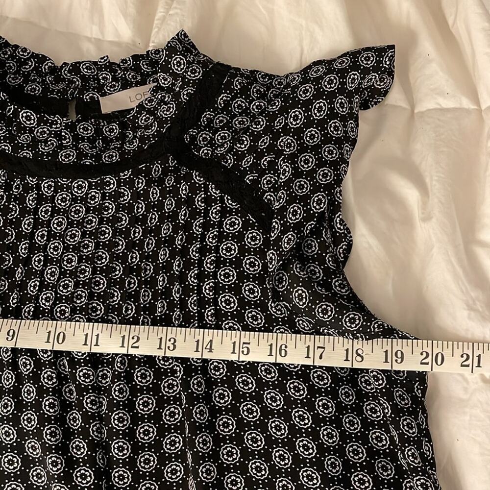 LOFT Black and White Flutter Short Sleeve Women's Top | Size M - Picture 5 of 5
